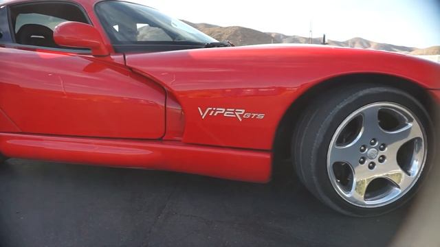 Everything Wrong With My 2000 Dodge Viper GTS смотреть онлайн