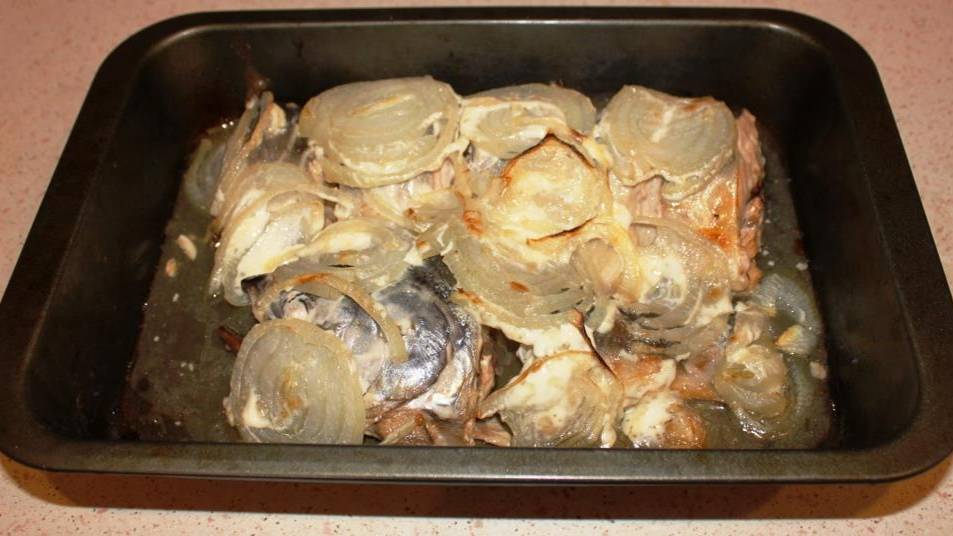 Горбуша запеченная в майонезе с луком. После работы по-быстрому. смотреть онлайн