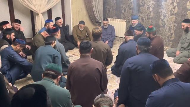 7.03.22 Зикр в Грозном Сайд Хьусен «замана ва паччахь….» смотреть онлайн