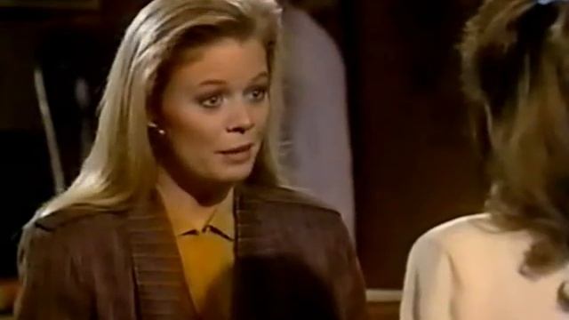 Cruz & Eden's scene - Eden tries to cheer up Julia with a good news смотреть онлайн
