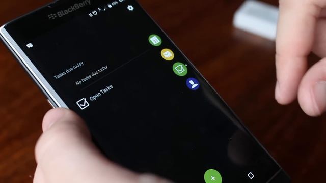 BlackBerry PRIV Software - Better than Stock Android? смотреть онлайн