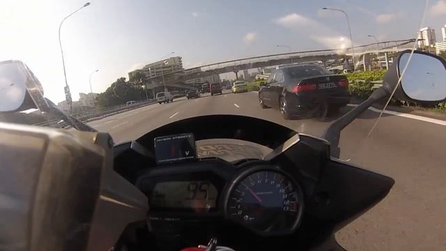 FZ1S Highway Squeezing with V35 Side Boxes смотреть онлайн