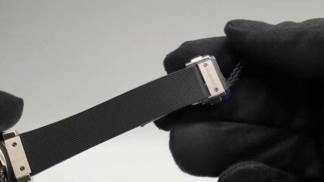 Hublot Classic Fusion Titanium 33 mm 582.NX.1170.RX.1204 смотреть онлайн