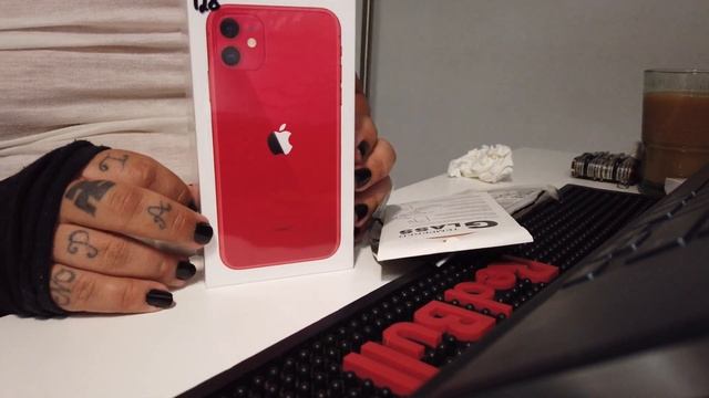 iPhone 11 Red 128GB Unboxing смотреть онлайн