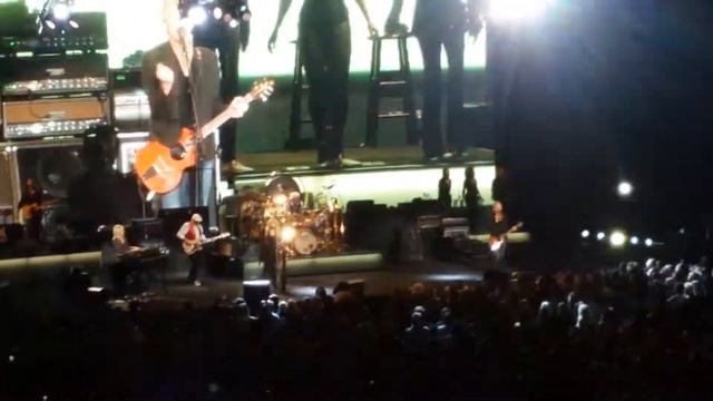 Fleetwood Mac - Don't Stop - Live Oakland 12-3-14 смотреть онлайн