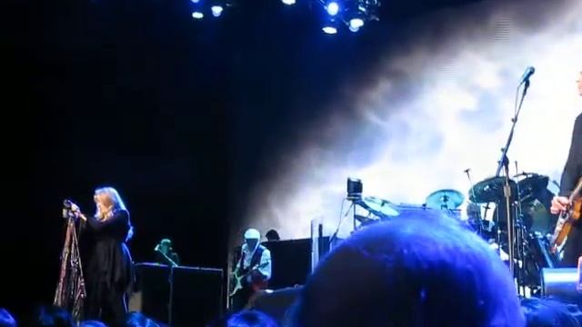 Fleetwood Mac - Silver Springs clip - Charlotte, NC 3/7/15 смотреть онлайн