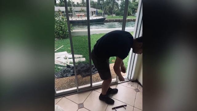 Pro Home Sliding Glass Door & Window Repair How To Fix Sliding glass door Roller (Step By Step) смотреть онлайн