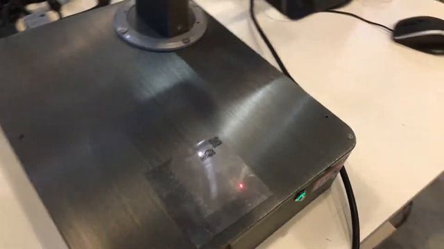 Волоконный лазерный маркер по металлу MaxPhotonics M5 BOX S/n PSAIF00067 компактный настольный