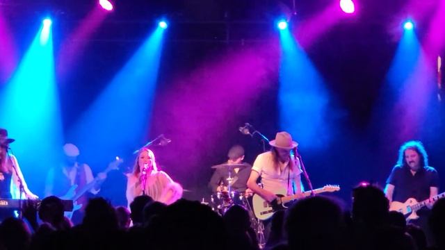 Stand Back performed by Rumours Fleetwood Mac tribute band in Pensacola Florida 6/24/23 смотреть онлайн