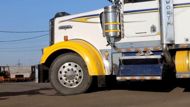KENWORTH W900