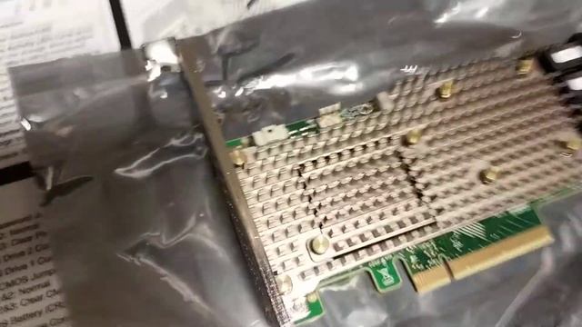 Lenovo ThinkSystem 930-16I RAID Adapter смотреть онлайн