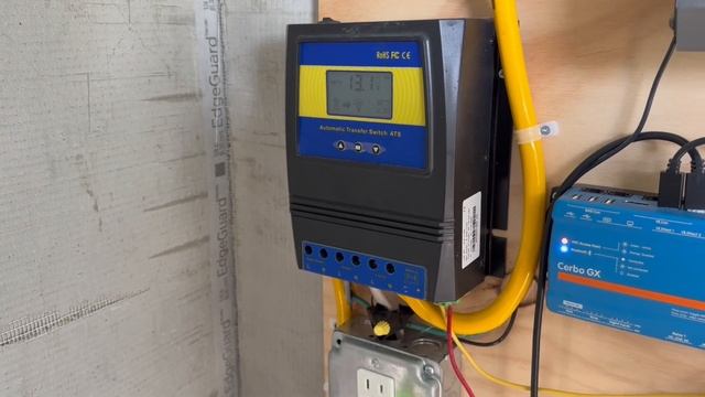 Using MOES transfer switch and my 240w solar panel with 4 100ah Amperetime batteries to power boat смотреть онлайн