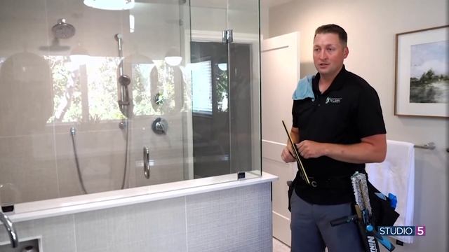 Even soft water can damage your shower glass! Here are 3 ways to clean it the right way смотреть онлайн
