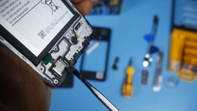 Infinix Hot 12 Teardown: Better than the Note 12 in some ways смотреть онлайн