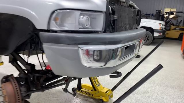 Installing the PERFECT HEIGHT LIFT For the 2nd Gen Cummins! смотреть онлайн