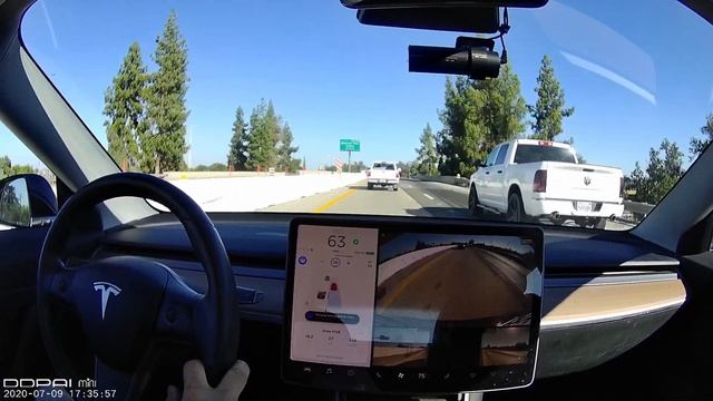 Tesla Navigation On Autopilot: Cut Off Pickup Truck смотреть онлайн