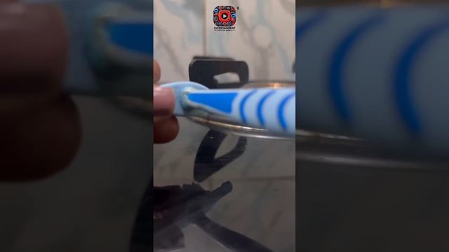 Лайфхак с зубной щеткой для уборки 💡😎👍🏼 смотреть онлайн