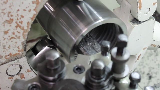 CNC Precision Machining - Tapered Thread being cut смотреть онлайн