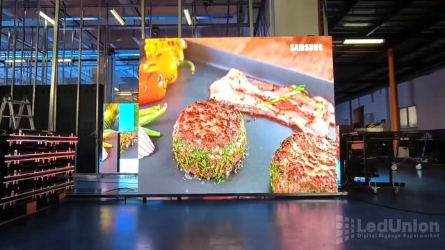 P3.1 3x2.5m High Definition 960x800pix LED Display - Customize for Shop Window! смотреть онлайн