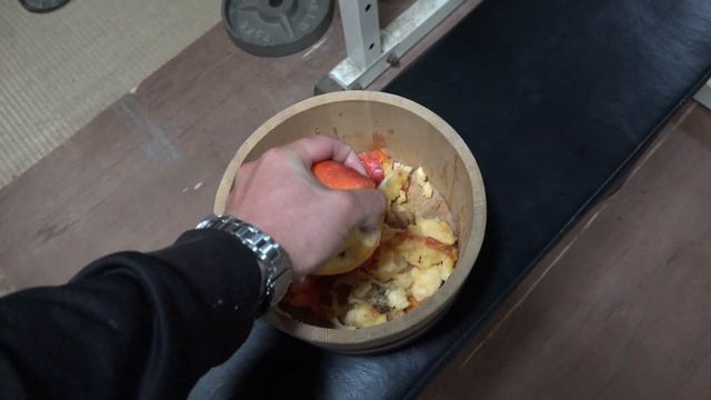 Crush apples with one hand right left смотреть онлайн