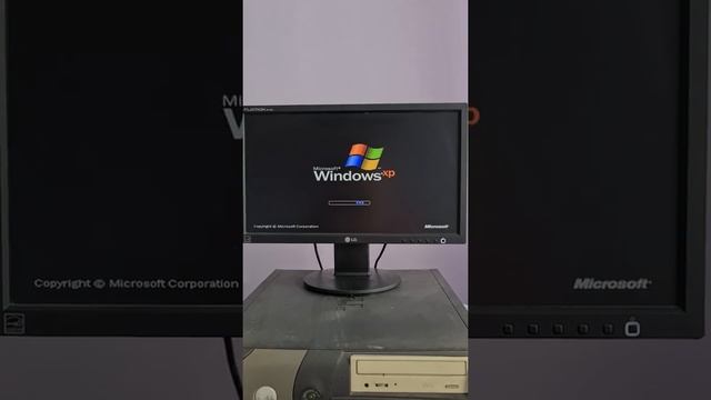 First 20 Years Old PC | 1 Core CPU | 512 MB RAM | ATI GPU | Windows XP смотреть онлайн