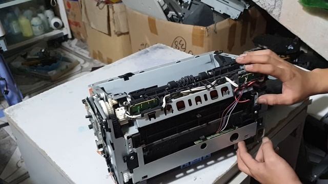 Hướng dẫn tháo lắp vỏ máy in 2900 смотреть онлайн
