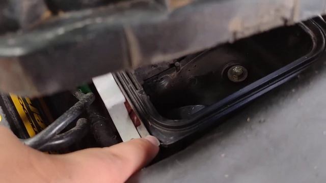 Engine air filter replacement (2003-2007 Pontiac Vibe) смотреть онлайн