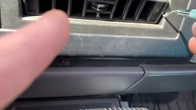1984-96 Jeep XJ Center Vent Replacement смотреть онлайн