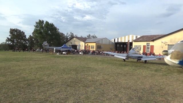 Puesta en marcha de los 2 motores Rolls Royce Derwent V del Gloster Meteor Mk IV C-010 IMPA Quilmes смотреть онлайн