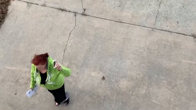 I THREW MY MOMS PHONE OUT THE WINDOW!!! 😭😱 смотреть онлайн