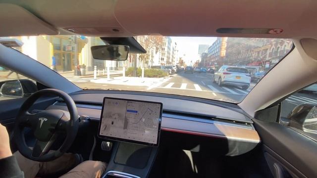Tesla Full Self Driving in NYC (V10.5) смотреть онлайн