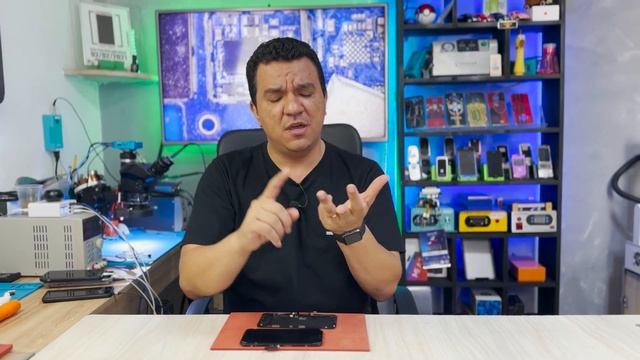 Assim que os Técnicos fazem uma TELA PIRATA servir como ORIGINAL nos iPHONES! (transplante de Eprom смотреть онлайн