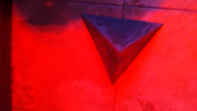 red light triangle pyramid art смотреть онлайн