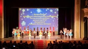 Танец «Детство».  Воспитанники детского сада, поздравляют выпускников-медалистов