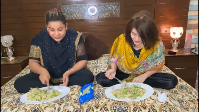 Spicy Chomein Challenge With Tooba Champion | KASHAF ANSARI WIN iPHONE 12 смотреть онлайн