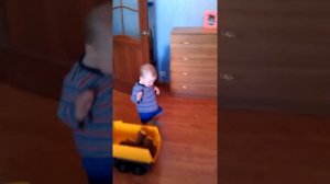 Первые шаги ребенка