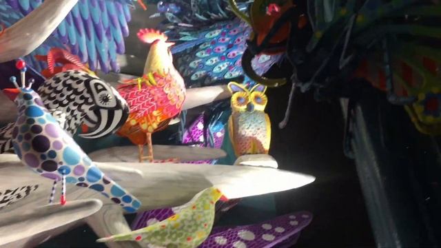 Bergdorf Goodman NYC Holiday 2021 Windows- Up close look! смотреть онлайн