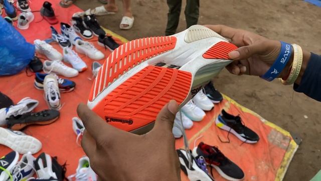DELHI CHOR BAZAR SHOE MARKET | SUNDAY MARKET | NIKE AIR JORDAN смотреть онлайн