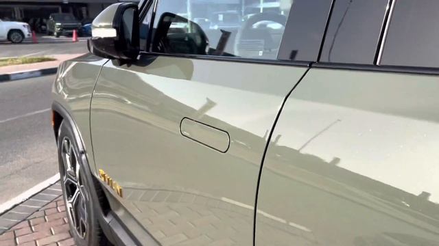 The Rivian R1S is an Incredibly Perfect Electric Pickup! Quick Review смотреть онлайн