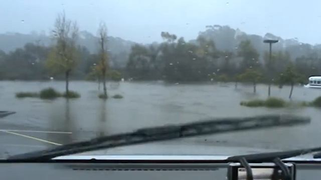 YMCA Parking Lot in Mission Valley off Friars Road, Flooded! (00666.MPG) 12/22/10 смотреть онлайн