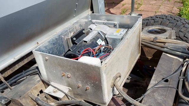 Land Rover Defender 130 TD4 HCPU to build our new canopy and tray Offroad Concept смотреть онлайн