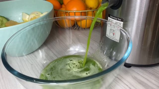 Pineapple, Cucumber, lemon and ginger Juice смотреть онлайн