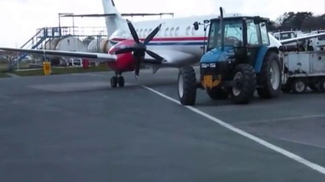 Highland Airways Jetstream 41 Starting up Plymouth смотреть онлайн