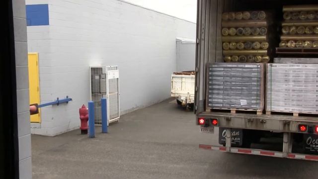 Commerical Forklifts & Loading Docks - Space Centre Self Storage Kelowna смотреть онлайн