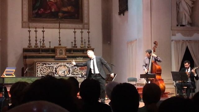 VINCENZO CAPEZZUTO Sings LIVE ( With Soqquadro Italiano)