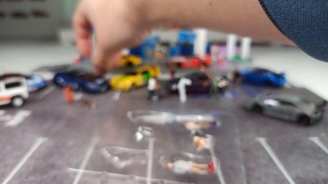 Unboxing/Review: American Diorama Figures Carmeet 4, HipHop Girls | Tarmac: Car Meet 1, Raceday 2
