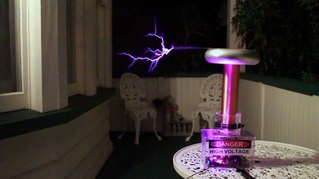 Axel F - Musical Solid State Tesla Coil смотреть онлайн