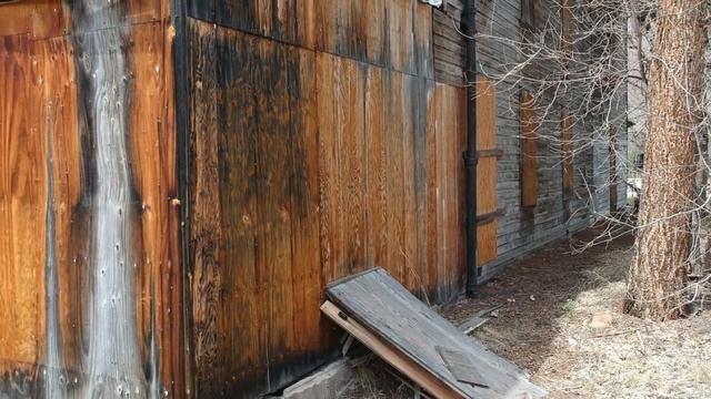 Boarded up windows old hotel spooky haunted lightning rod crack in roof смотреть онлайн