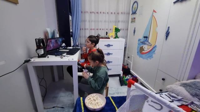 Rüya Efe Emir Ve Rüzgar Efelerin Evinde PATLAMIŞ MISIR Keyfi Yaptılar !!!