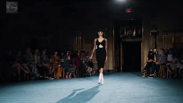 Christian Siriano SS22 | E FASHION смотреть онлайн